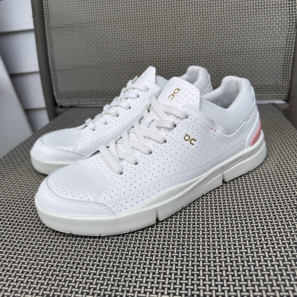 On Cloud The Roger Court Sneakers